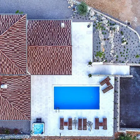 Feriehus Belvedere Jadranovo